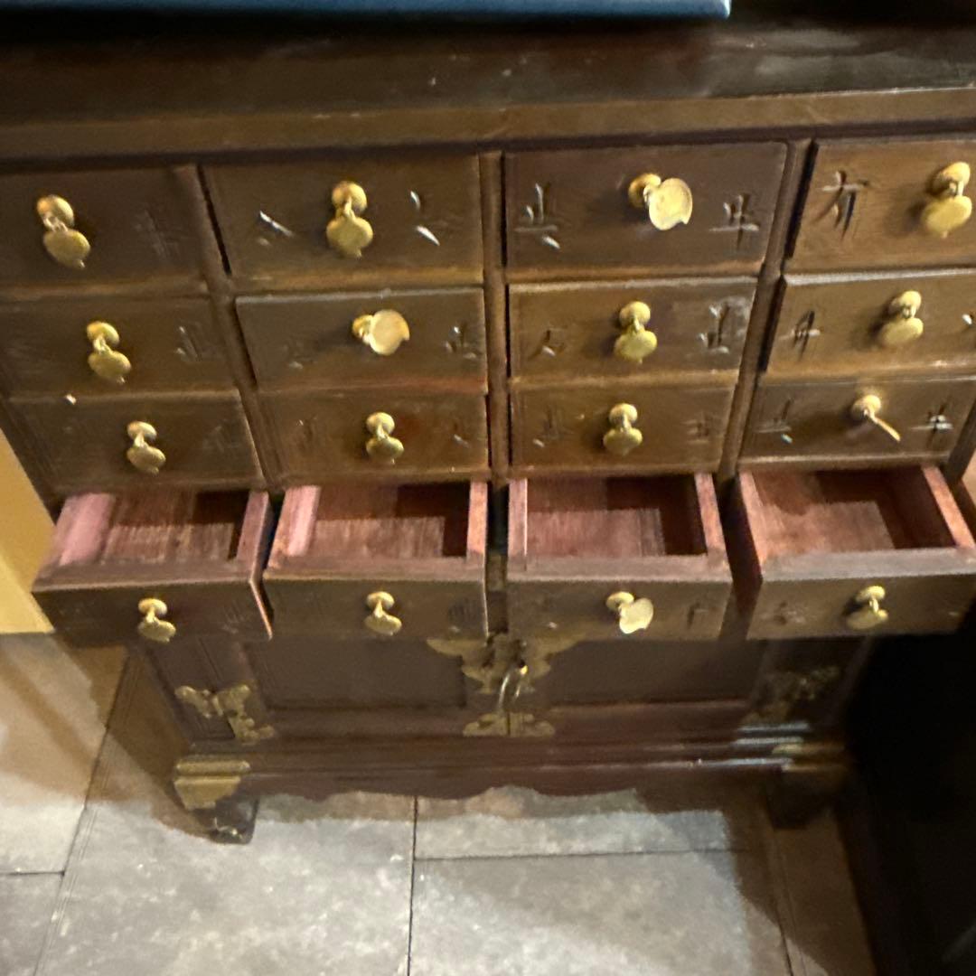 李朝家具の薬箪笥（やくじゃん、ヤクジャン）