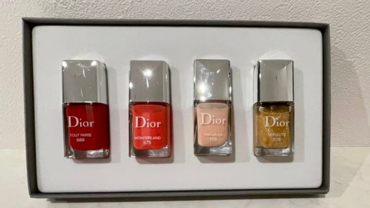dior! 未使用　ノベルティ　ネイルエナメルセット（紙袋リボン付）
