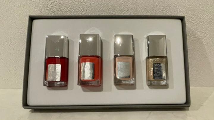 dior! 未使用　ノベルティ　ネイルエナメルセット（紙袋リボン付）