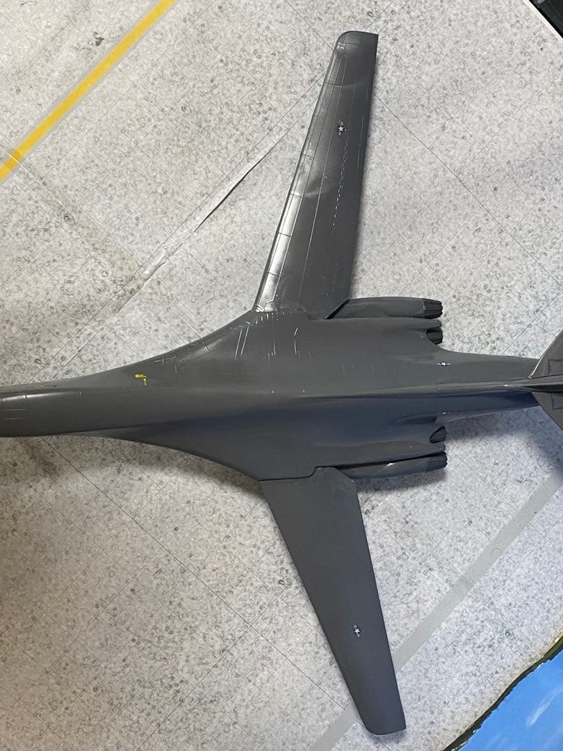 B-1Bランサー　1/72スケールプラモデル完成品 MPC