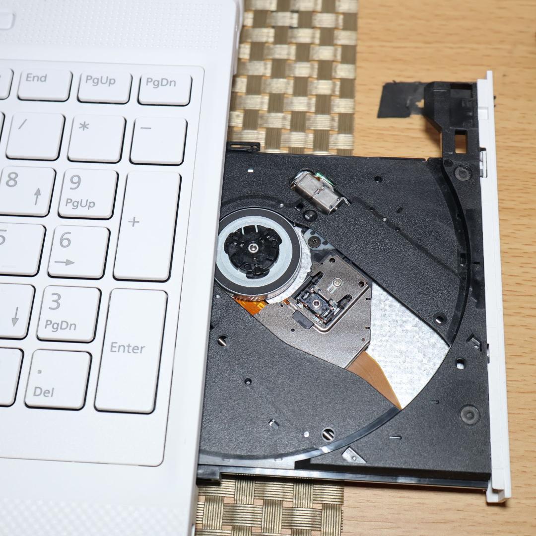 極上美品Win11超高年式11世代CPU/新品SSD/メ8/DVD/無線/カメラ