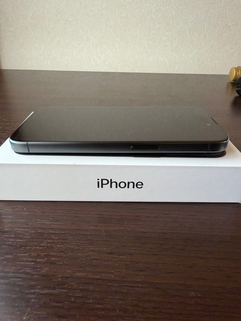 【極上美品】iPhone 15 Pro 128GB（ブラックチタニウム）