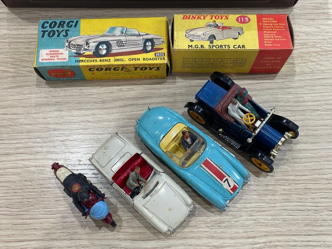 DINKY TOYSなどのビンテージオートバイ,ミニカー4個セット