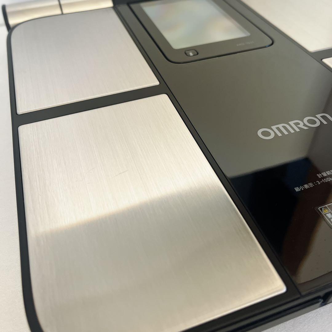 美品　カラダスキャン　オムロン 体重体組成計 体重計 KRD-703T