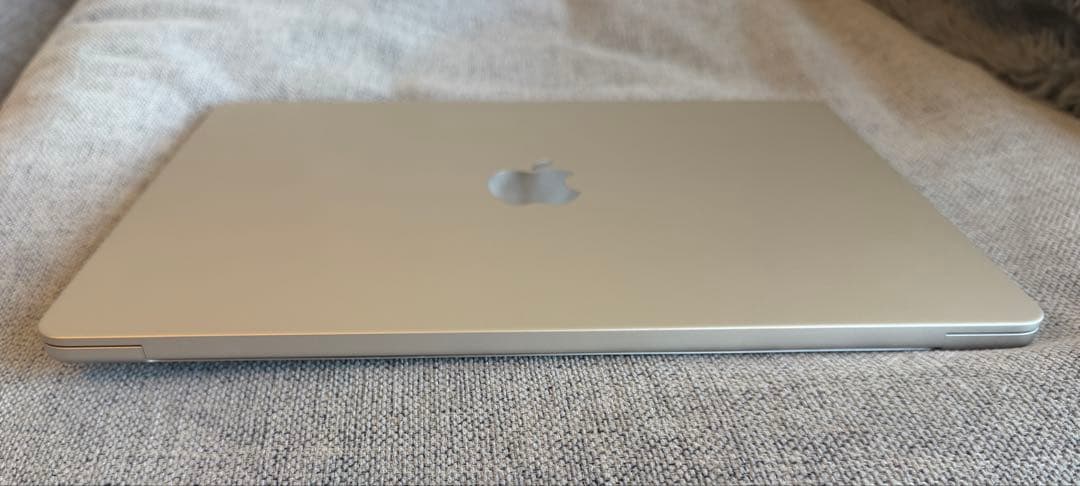 Apple MacBook Air M4 16GB 13インチ　スターライト