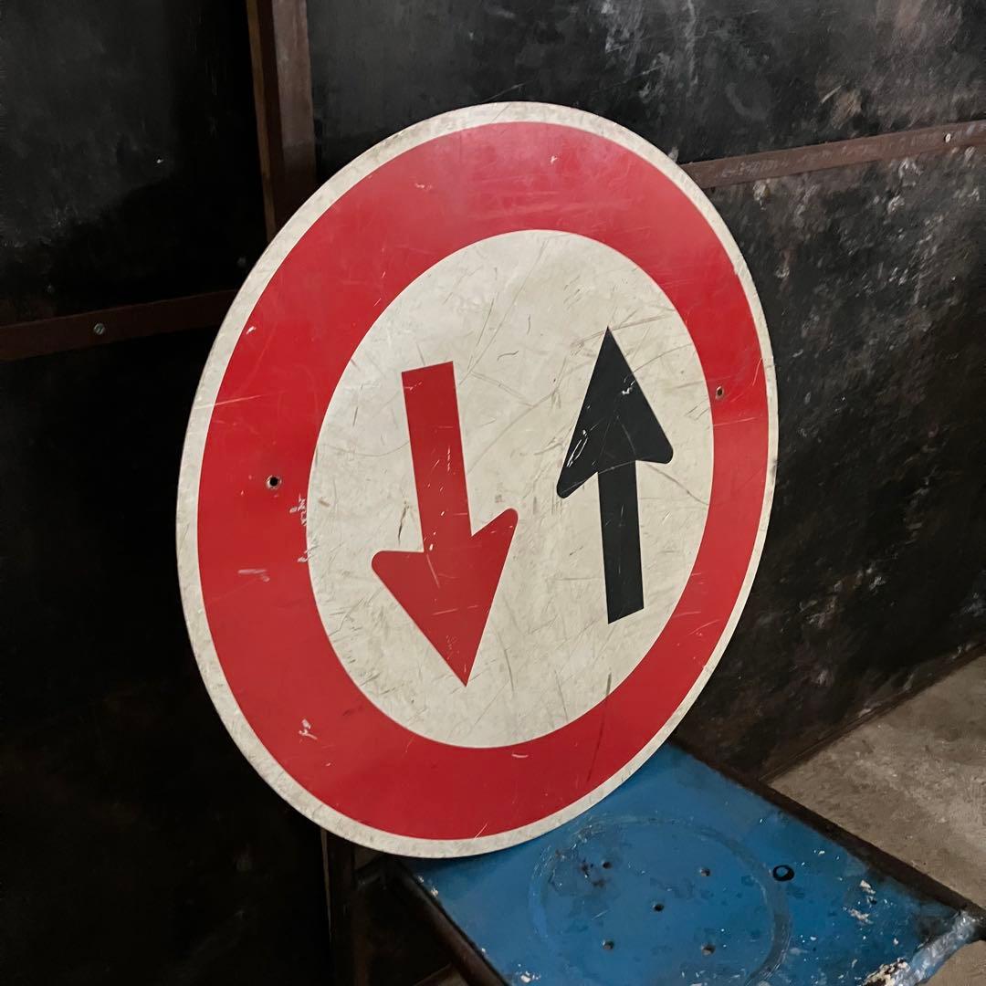 アンティーク サイン 上下矢印 US雑貨