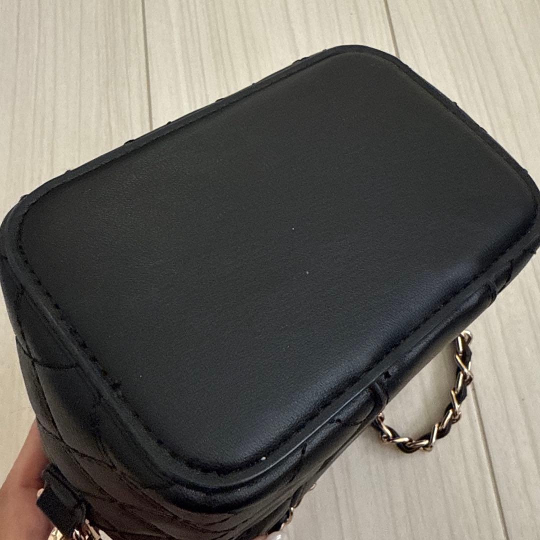 【ゴールドパーツ】ダーリッチ　キルティングスクエアミニバッグ　ブラック