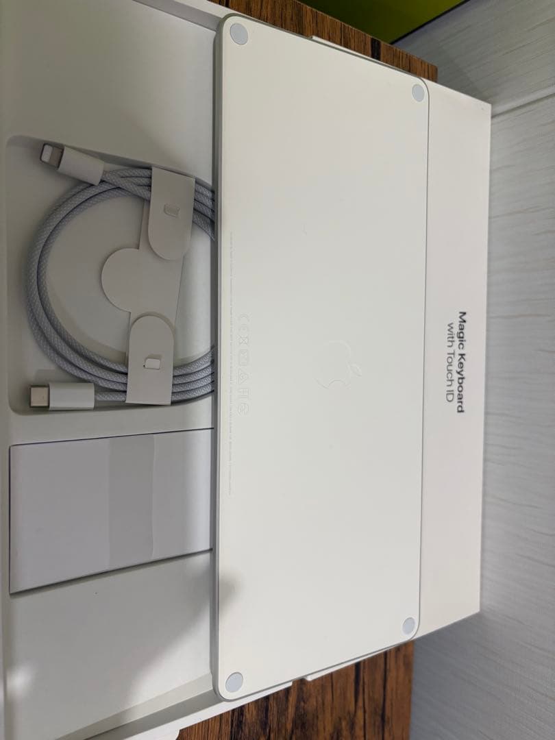 Magic Keyboard Touch ID 付き　ライトニングケーブル