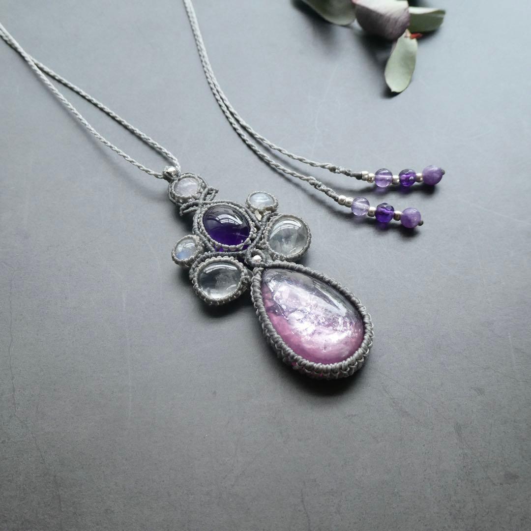 レピドライトと4種類の天然石のマクラメネックレス