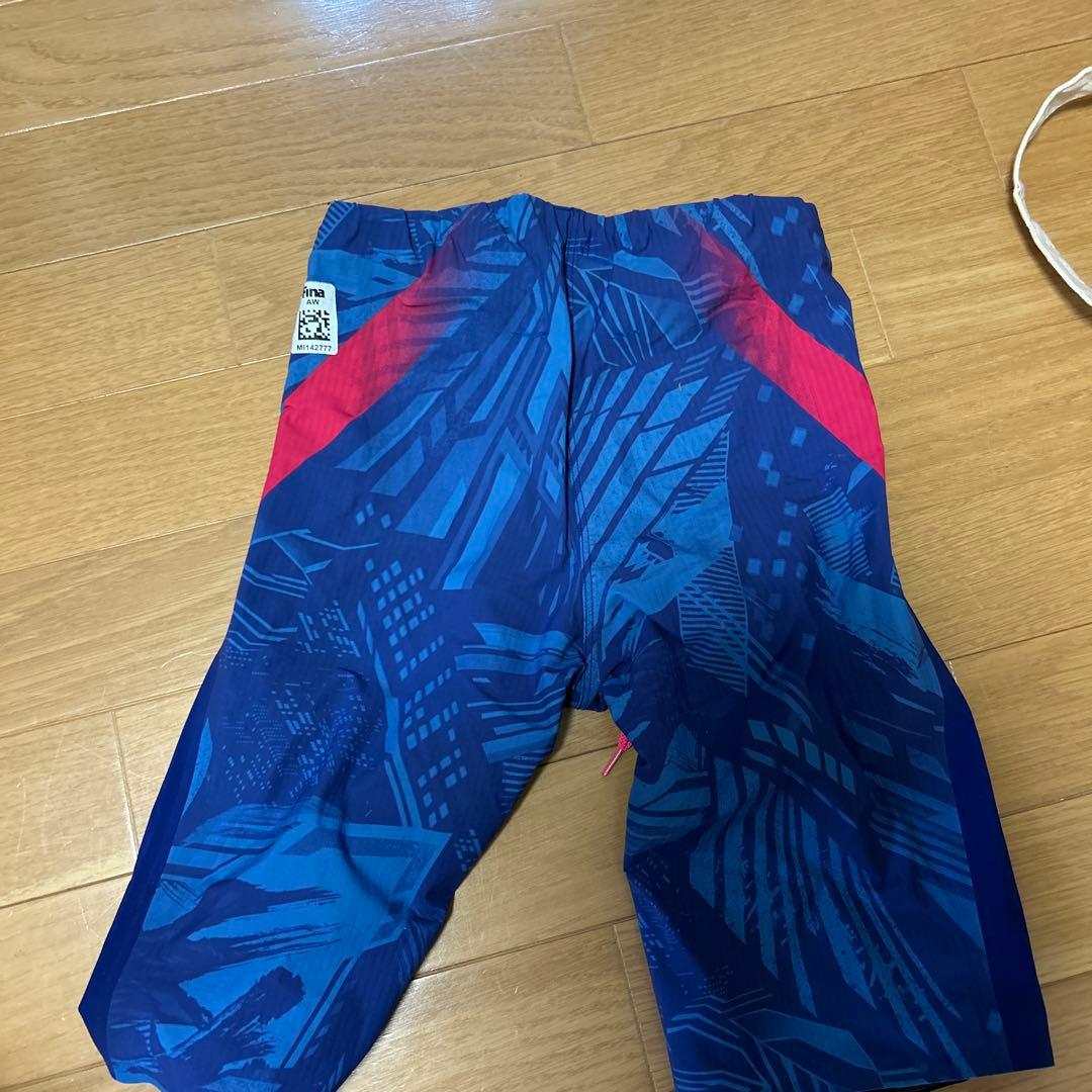 Mizuno 競泳水着 青・赤 グラフィック