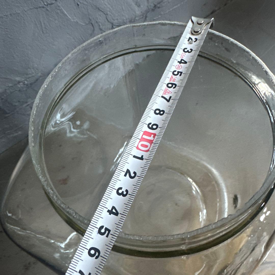 ヴィンテージガラス製　四角い瓶 金属蓋付き