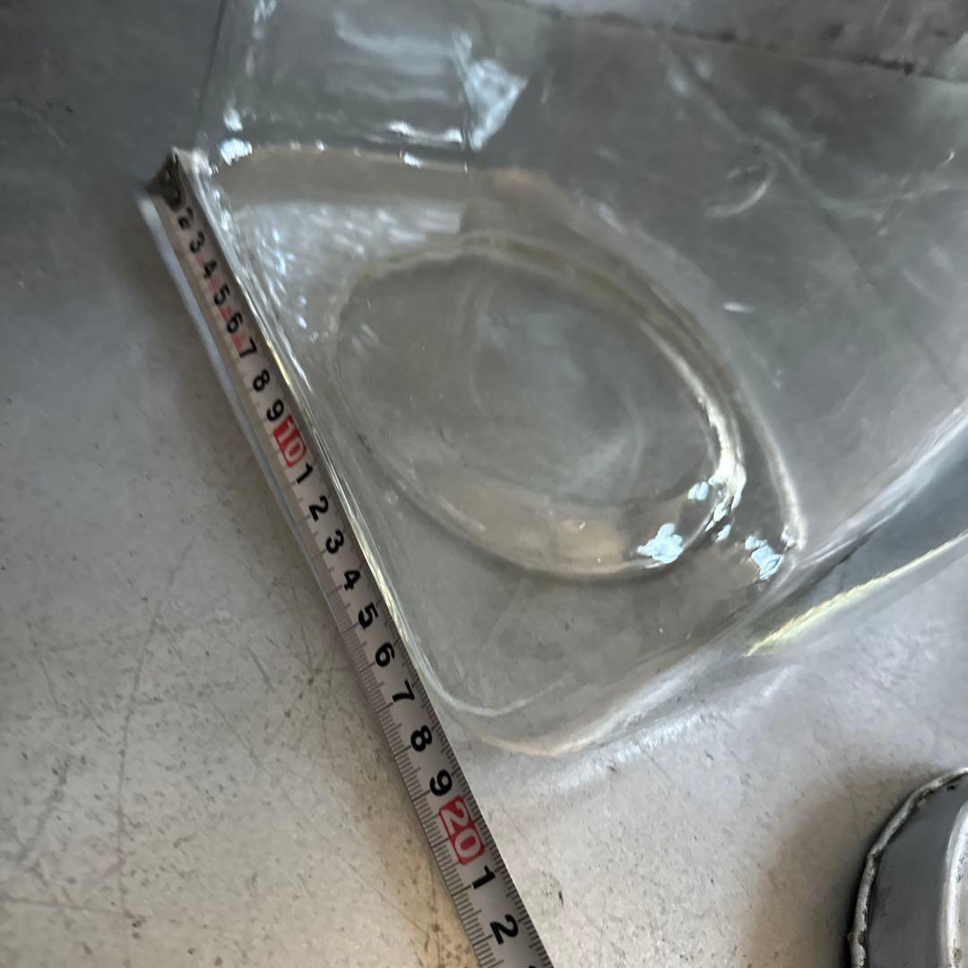 ヴィンテージガラス製　四角い瓶 金属蓋付き