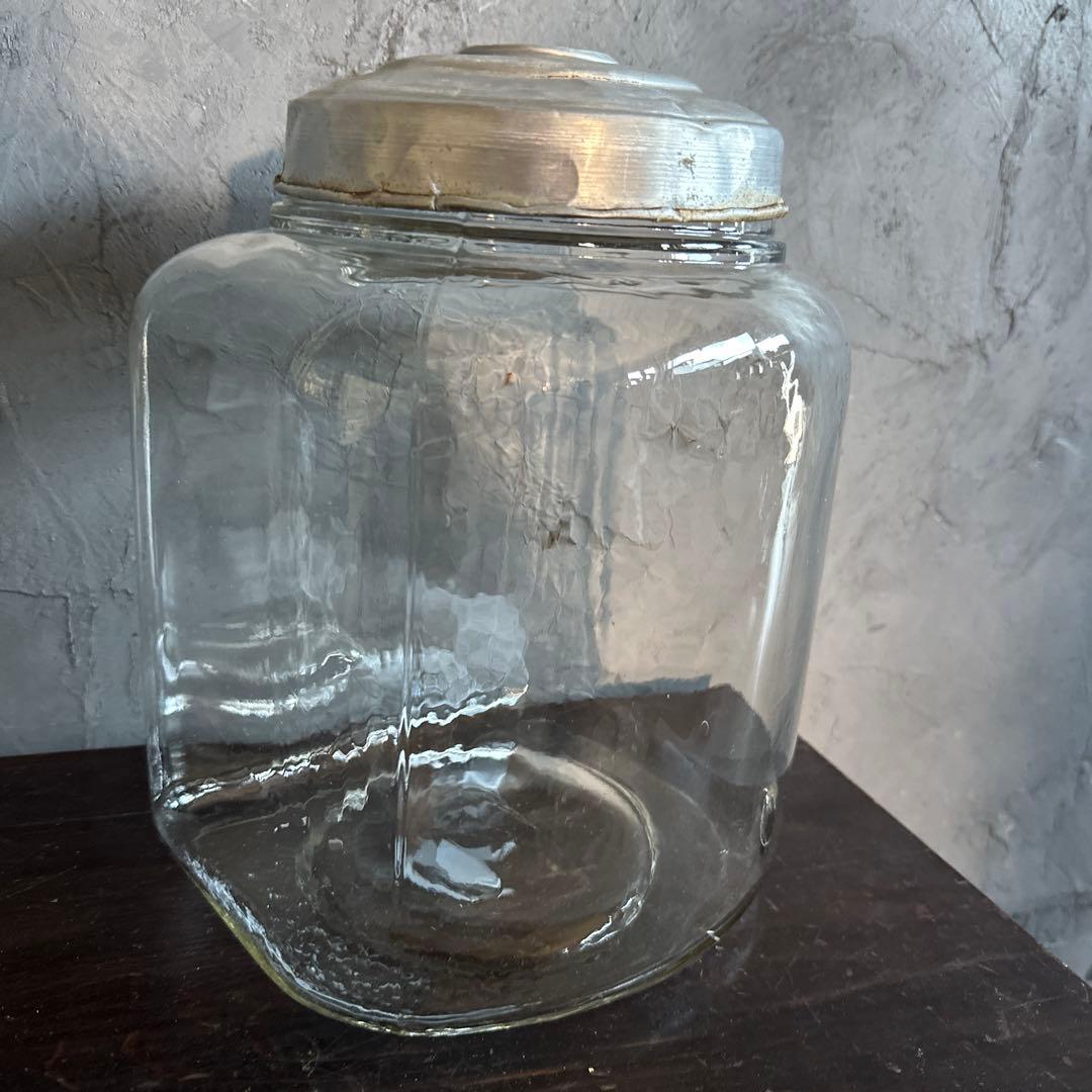 ヴィンテージガラス製　四角い瓶 金属蓋付き