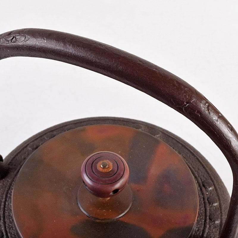 釜師　菊地政光作　万代屋　斑紫銅蓋　鋲打文　鉄瓶　鉄釜　共箱　D　R9420B