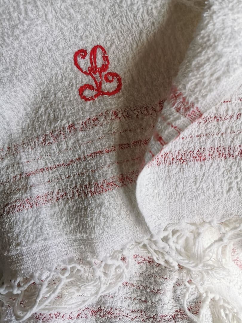 アンティークフランス レッドラインボーダー モノグラム刺繍Ｌ ふっくらバスタオル