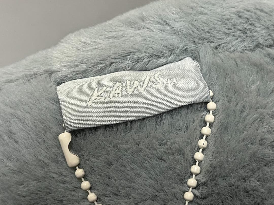 KAWS カウズ HOLIDAY JAPAN FUJI 富士山 グレー 箱入り