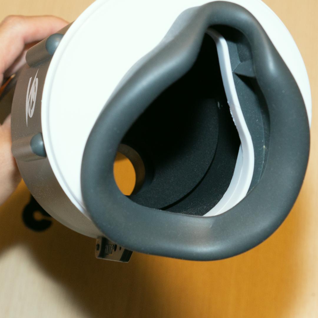 Voicease（ヴォイシーズ） 片手で持てる防音室 VC-01