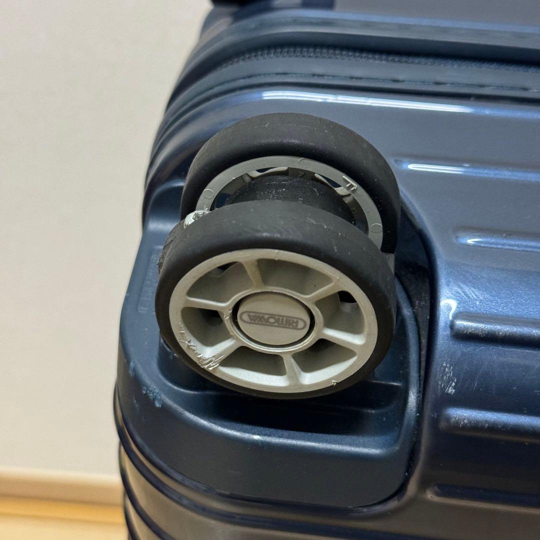 希少！リモワ　840.50 サルサデラックスハイブリッド　4輪　32L ネイビー