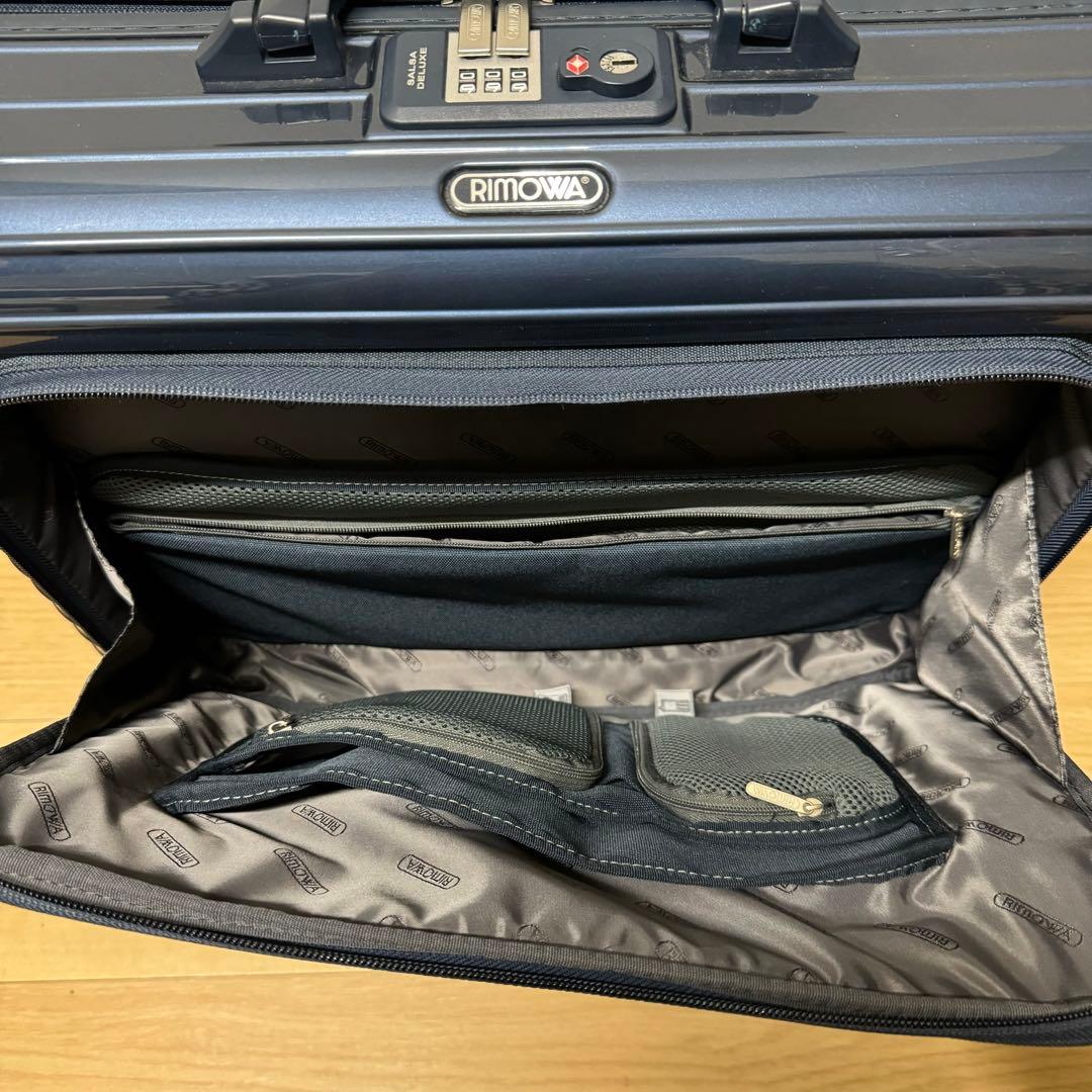 希少！リモワ　840.50 サルサデラックスハイブリッド　4輪　32L ネイビー