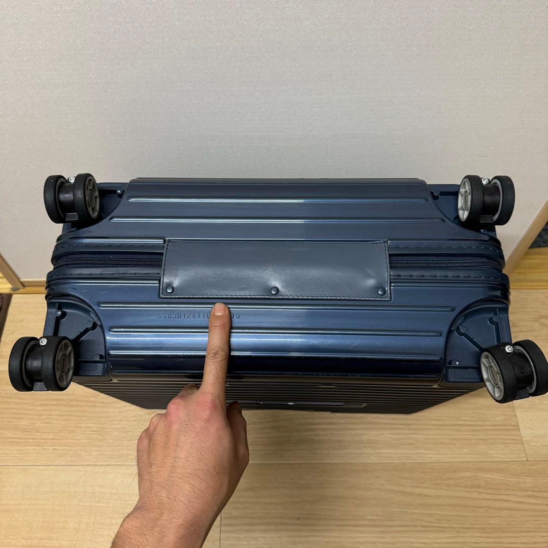 希少！リモワ　840.50 サルサデラックスハイブリッド　4輪　32L ネイビー