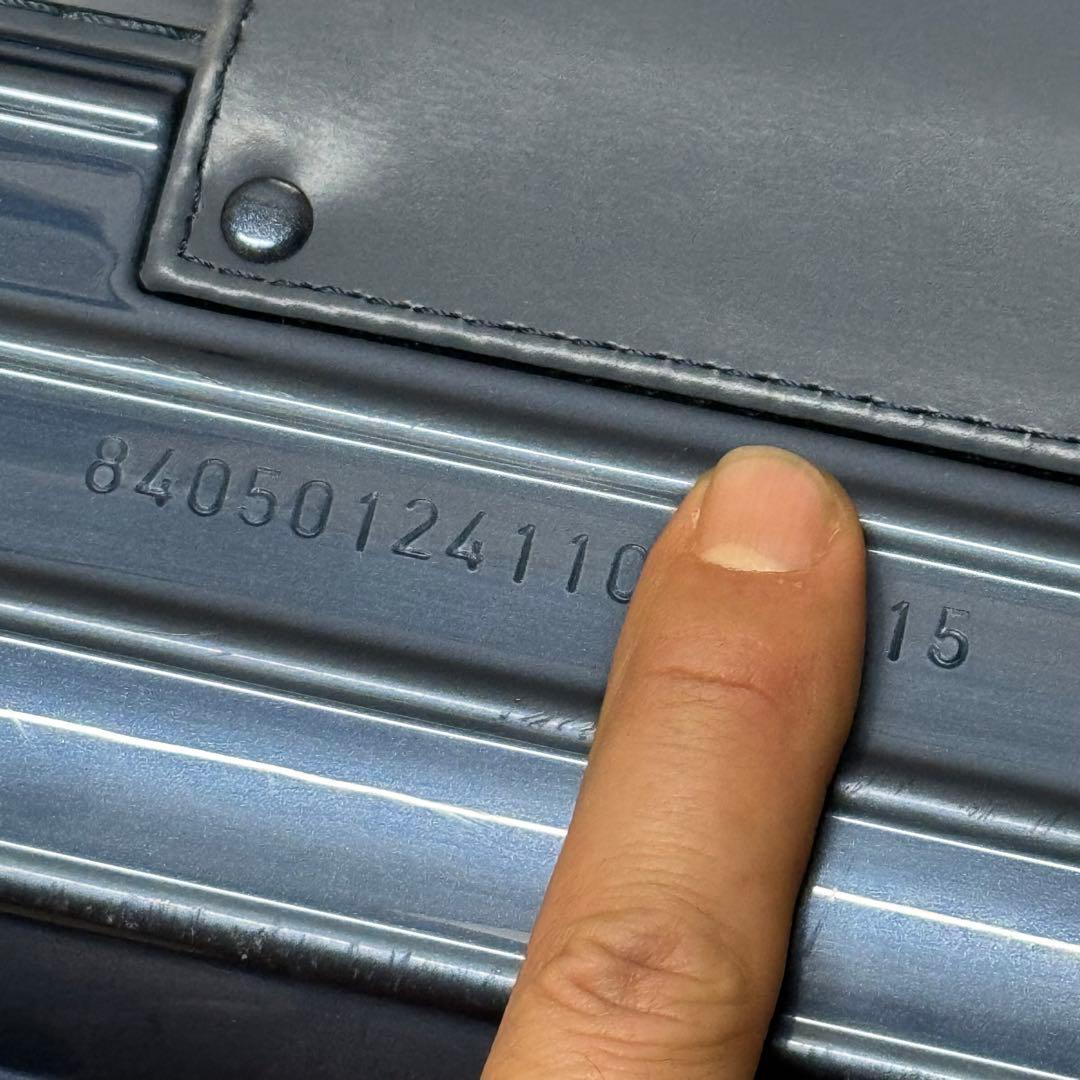 希少！リモワ　840.50 サルサデラックスハイブリッド　4輪　32L ネイビー