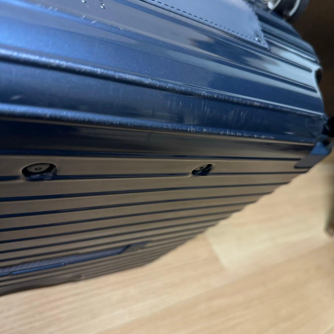 希少！リモワ　840.50 サルサデラックスハイブリッド　4輪　32L ネイビー