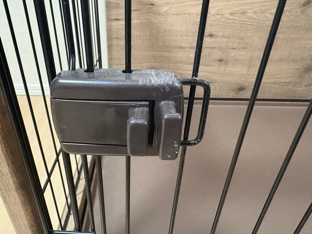 犬用ゲージ　小型犬用 ロック付き扉　DCMウッディーサークル