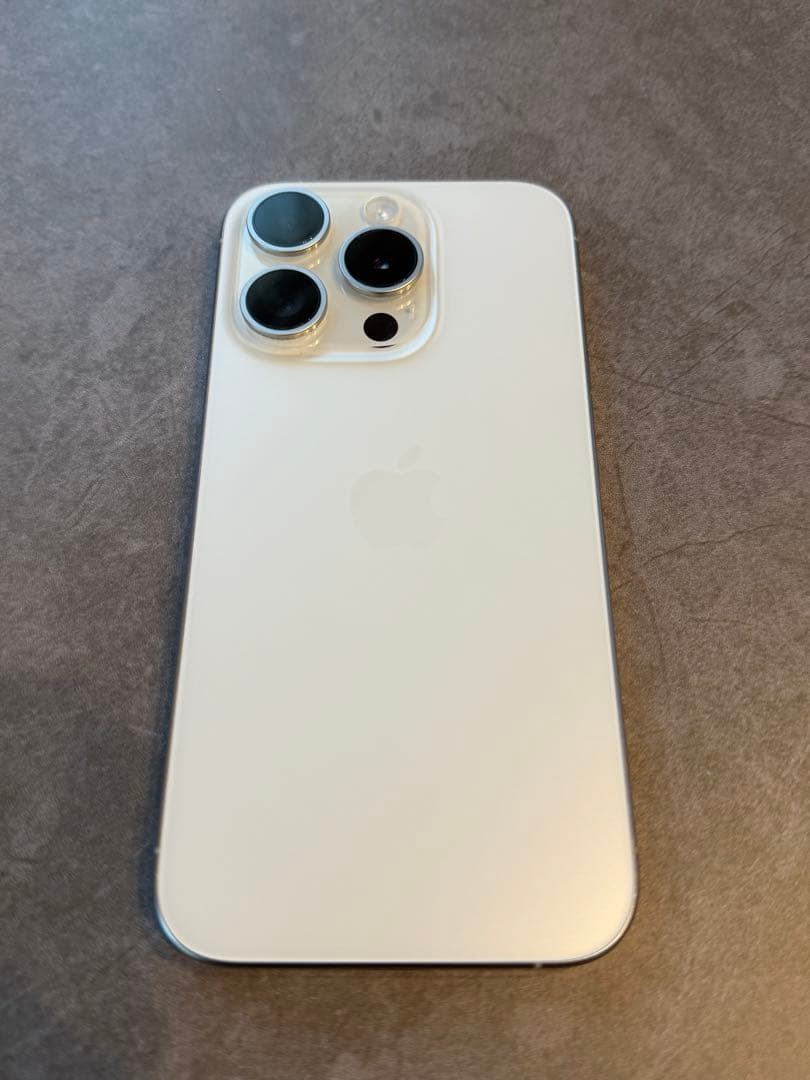 アップル iPhone15 Pro 256GB ホワイトチタニウム