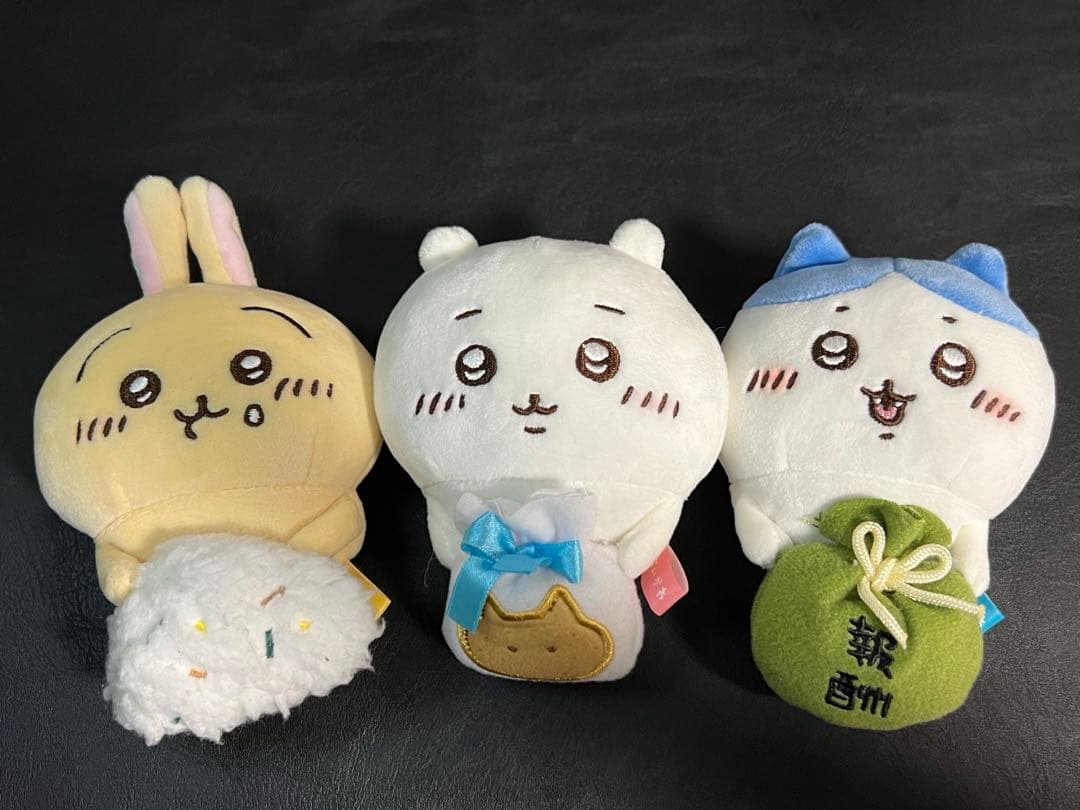 【ちいかわ】ちいハチうさ デスクトップから見守るひっかけぬいぐるみ