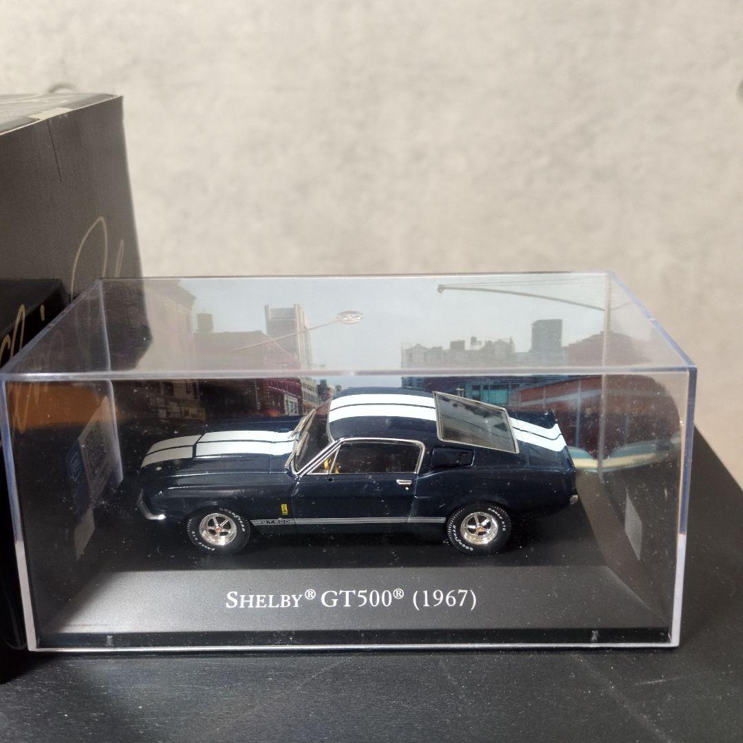 エルビスプレスリーのピンクキャデラックとシェルビーGT500、ミニカー。