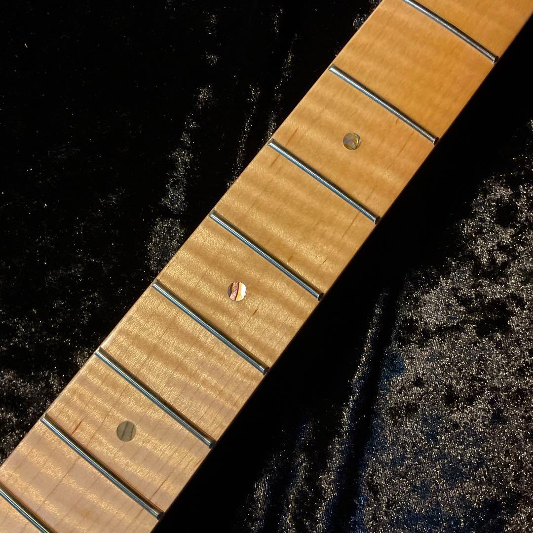 カナダ産フレイムメイプル　エレキギターネック　ストラトキャスター　ナチュラル