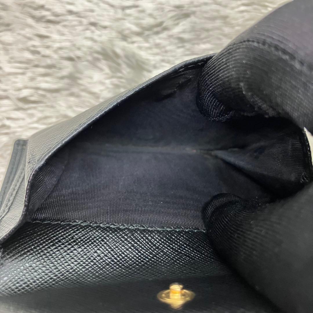 現行美品✨PRADA サフィアーノ メタルロゴ 二つ折り財布 フラップ ブラック