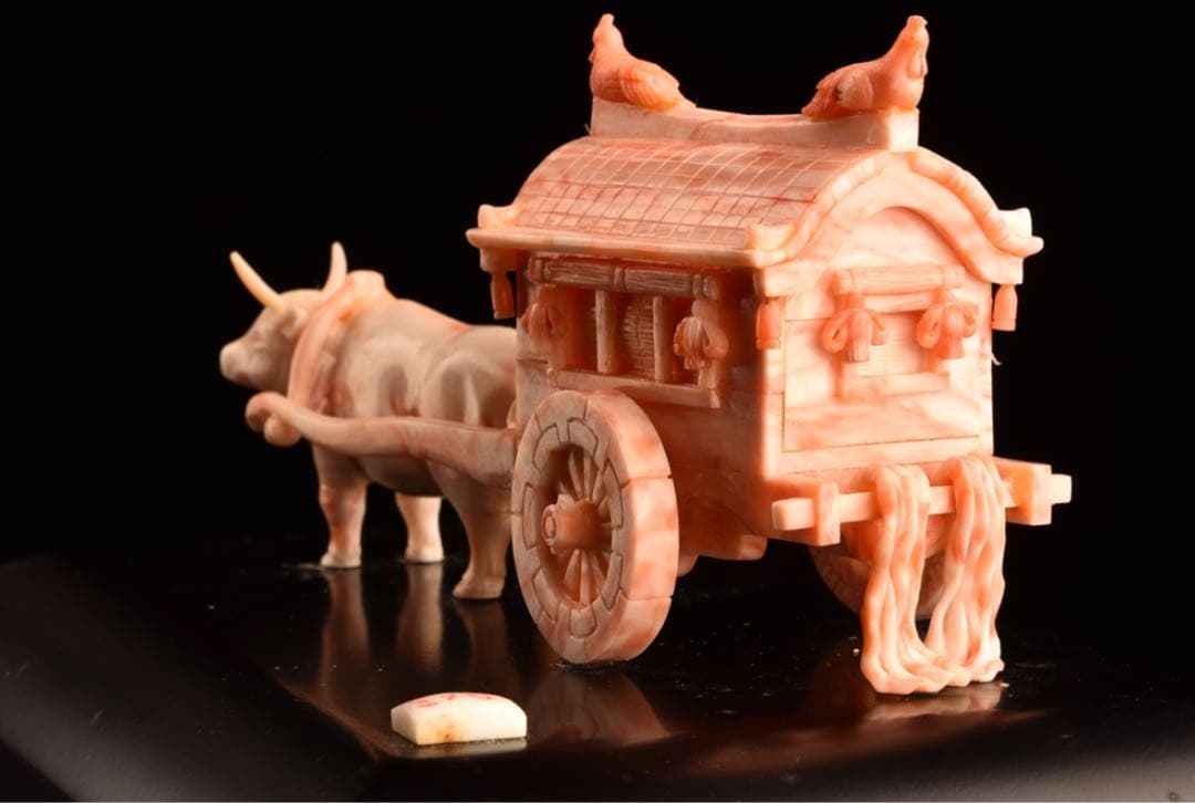 本珊瑚　珊瑚彫刻　宝石珊瑚　珊瑚置物コ－ラル　牛引き御所車　珊瑚宝飾作家山上卓山