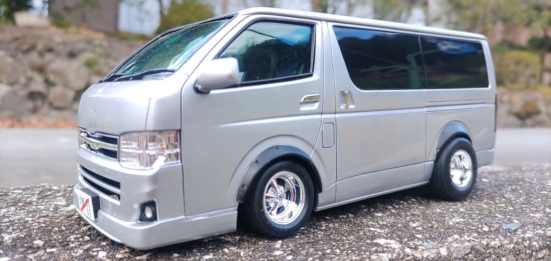 アオシマ1/24 ザ・チューンドカー ホットロッド風 ハイエース完成品