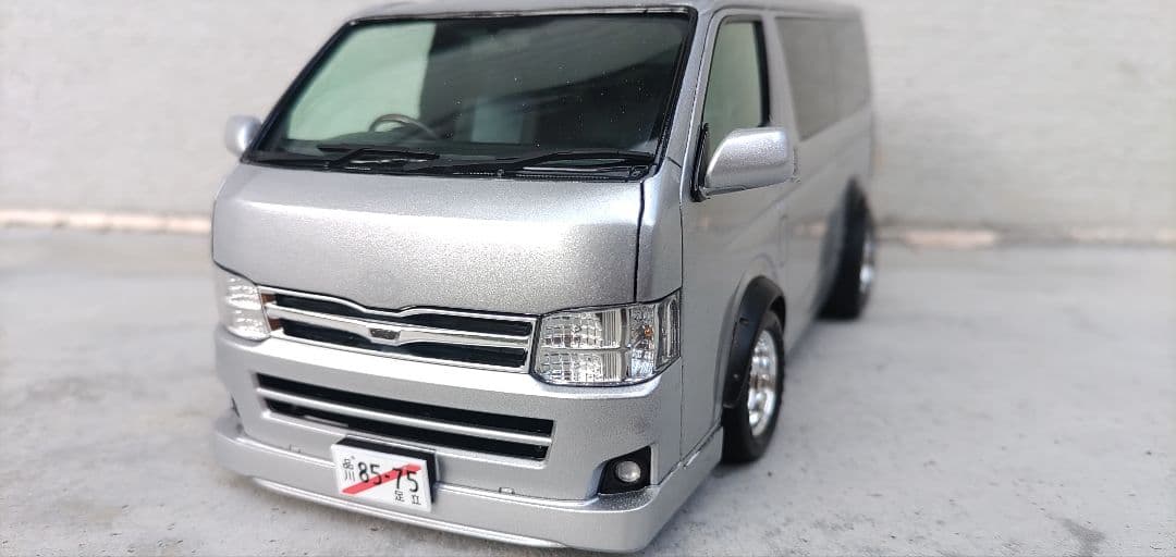 アオシマ1/24 ザ・チューンドカー ホットロッド風 ハイエース完成品