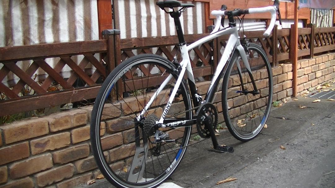 GIANT DEFY3 R2000クラリス　16速　ロードバイク