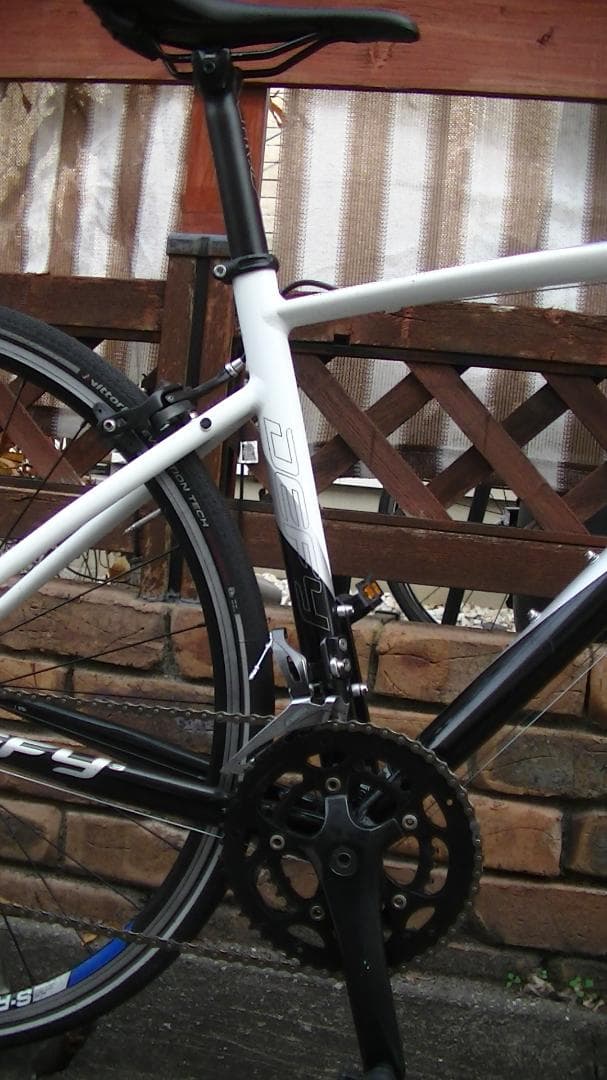 GIANT DEFY3 R2000クラリス　16速　ロードバイク