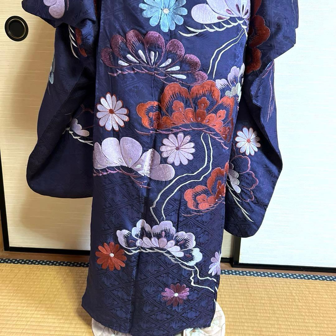 素敵な昭和アンティーク松と菊の刺繍中振袖　フルセット