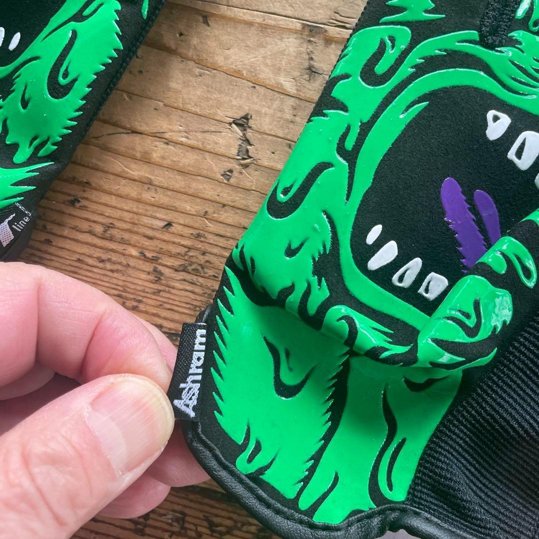 専用　新品　サンタクルーズ x MxMxM スクリーミングハンドグローブ　黒緑