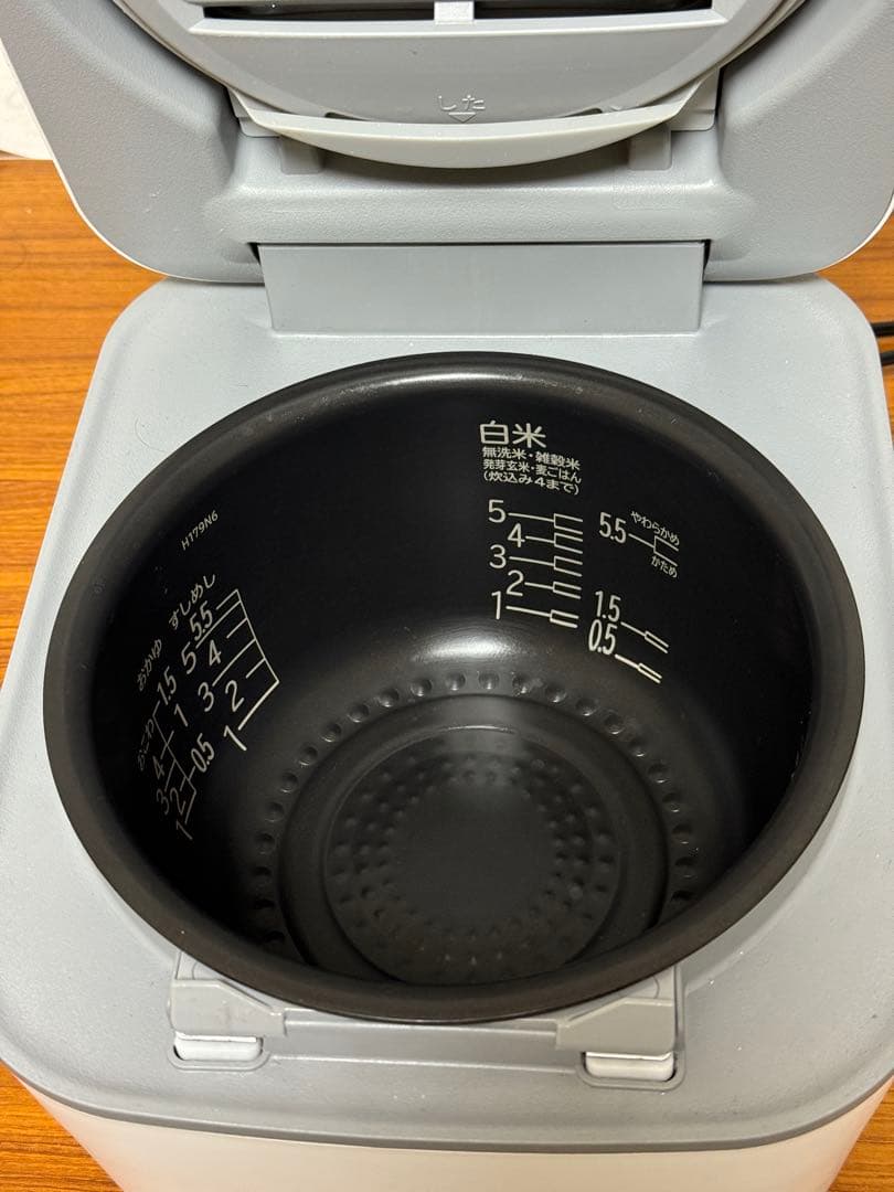 【定価35800円】日立 圧力＆スチーム IH炊飯器5.5合RZ-V100FM