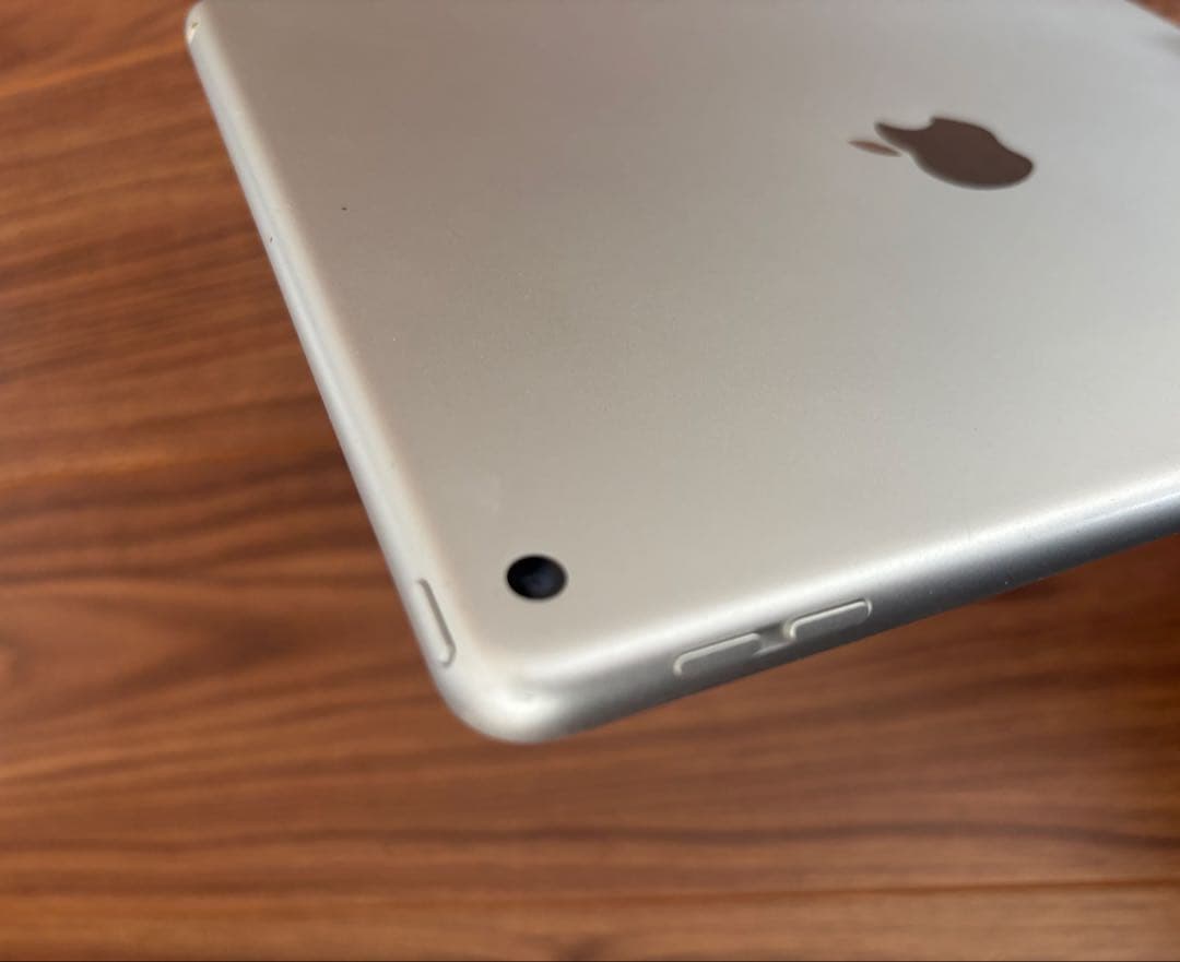 iPad 第7世代 10.2 インチ32GB WiFi シルバー箱入り