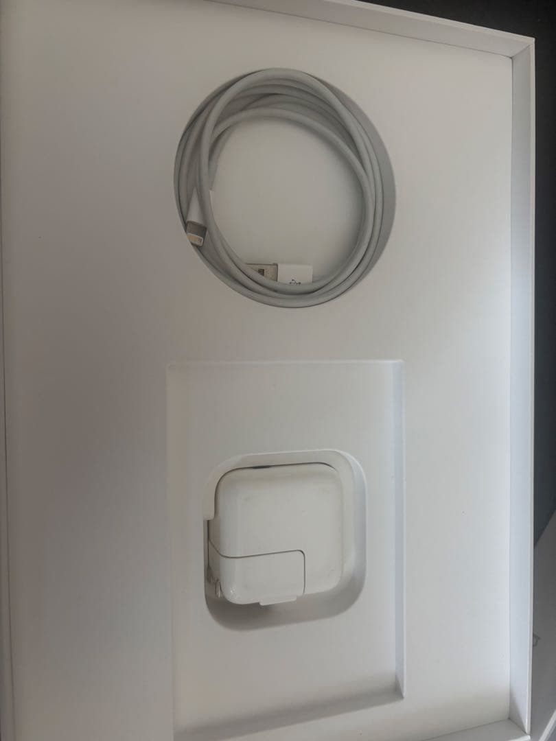 iPad 第7世代 10.2 インチ32GB WiFi シルバー箱入り