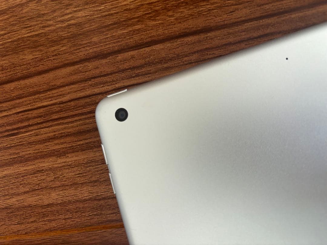 iPad 第7世代 10.2 インチ32GB WiFi シルバー箱入り