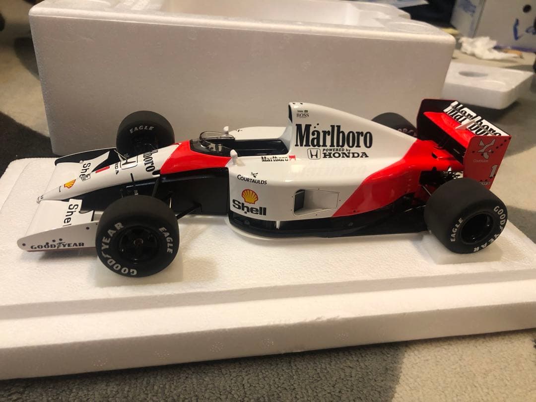 オートアート 1/18 マクラーレンMP4/6 日本GP A.セナ マルボロ仕様