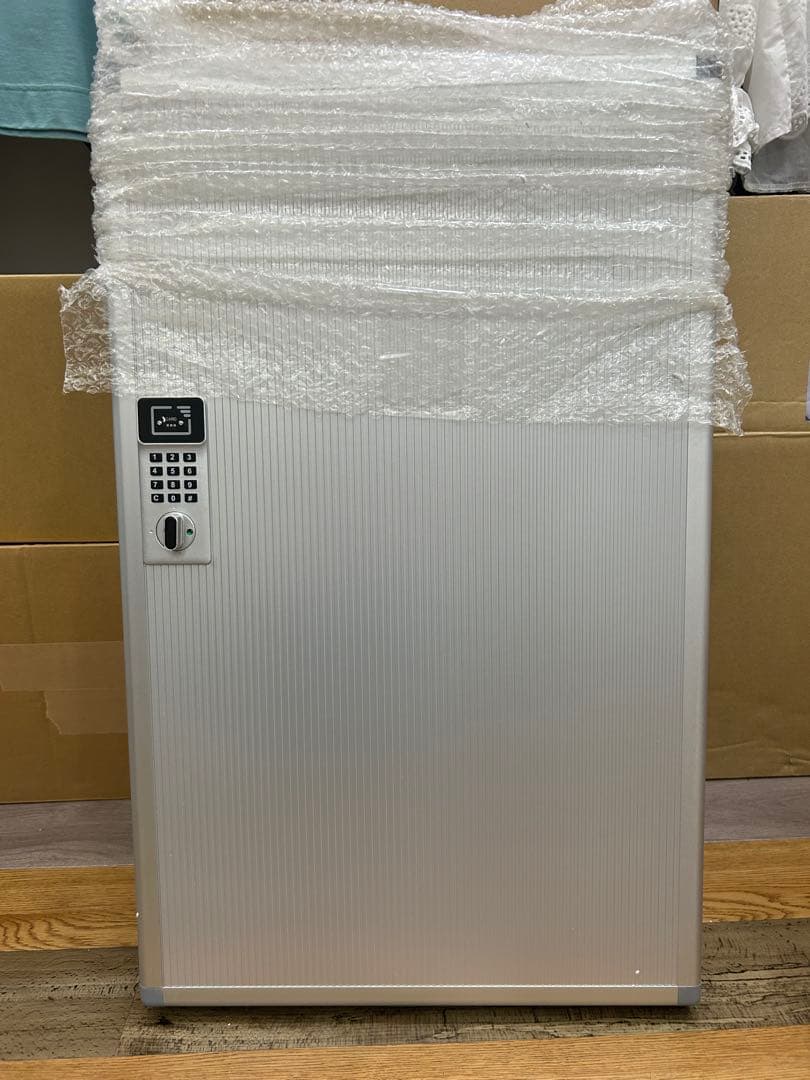 キーボックス⭐️壁掛け⭐️安全対策　 暗証番号/センサー テンキー 電池式