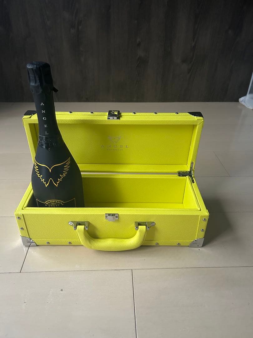 ANGEL スタッズ付きイエローボックス 値下げ交渉⭕️