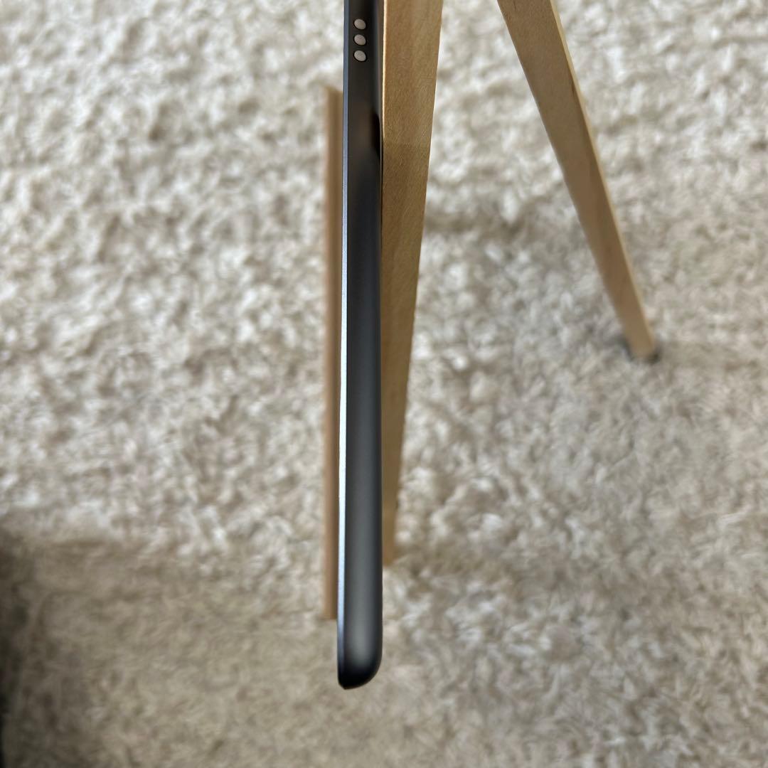 iPad 第8世代 セルラーモデル 32GB スペースグレイ Apple