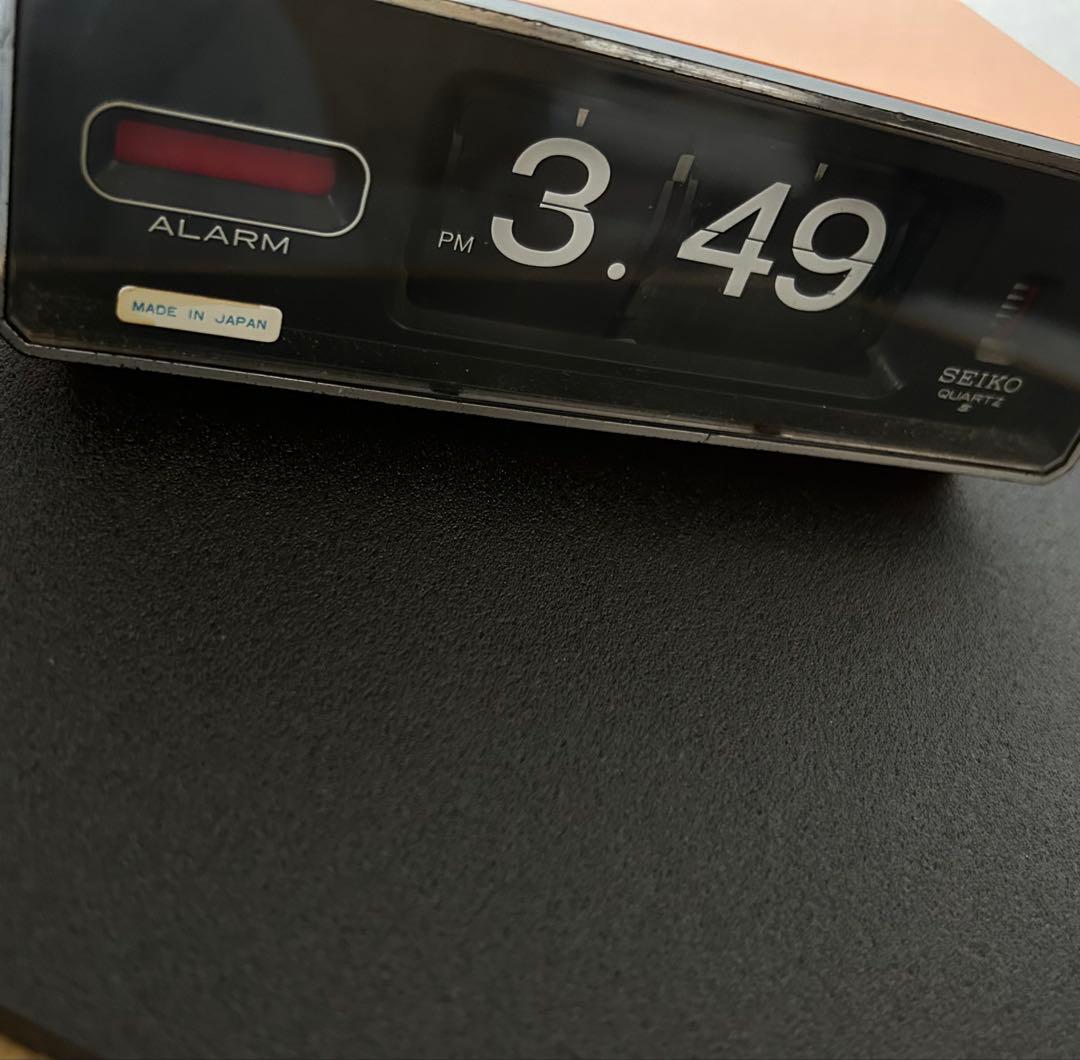 SEIKOパタパタ目覚まし時計 サービス付き　乾電池式オレンジ昭和レトロ