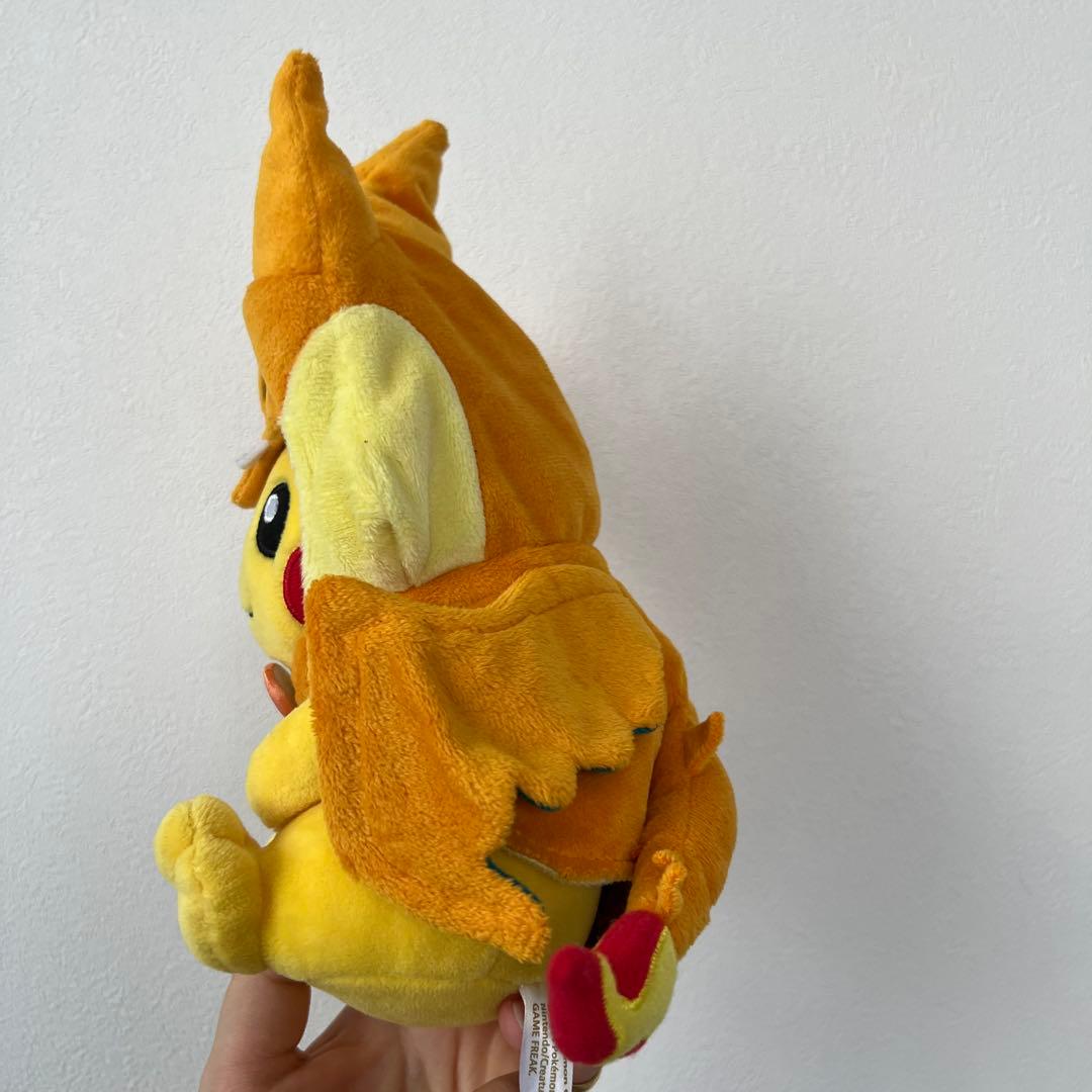 【タグ付き　超美品】ポケモンセンター メガリザードン　ポンチョを着たピカチュウ
