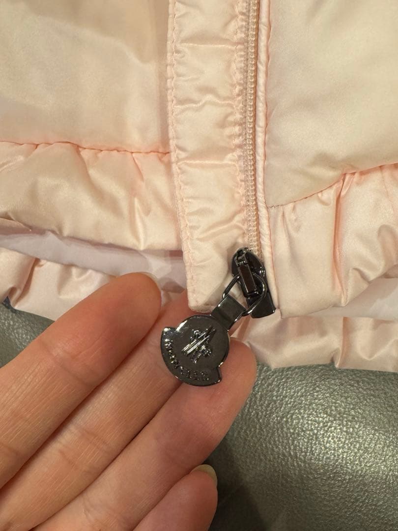 美品　MONCLER フード付きダウンジャケット ピンク　試着のみ　12/18M